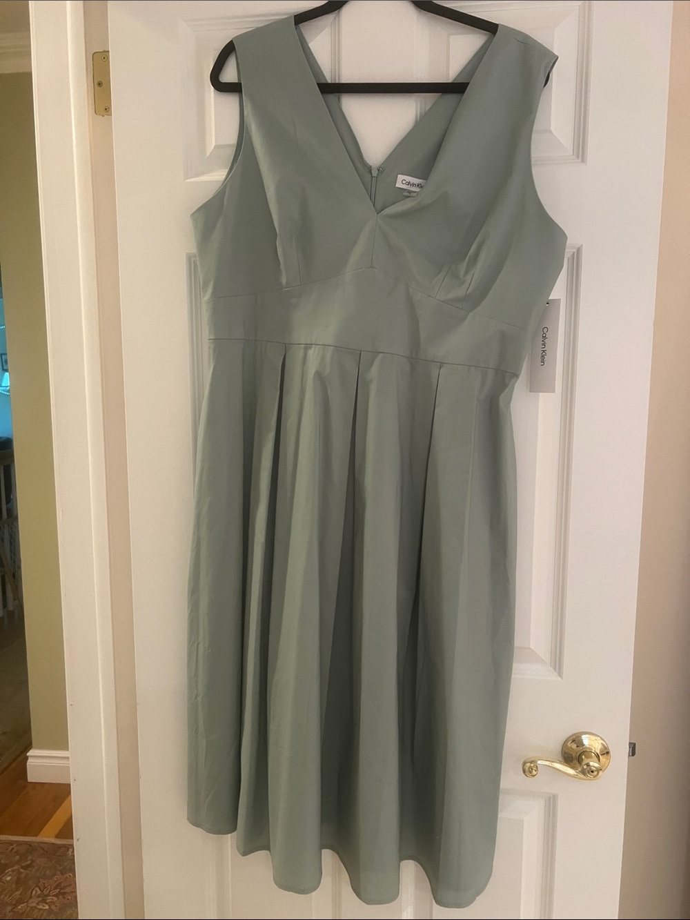 NWT Calvin Klein Sleeveless V-Neck Pleated Midi Dress in Sage size 16